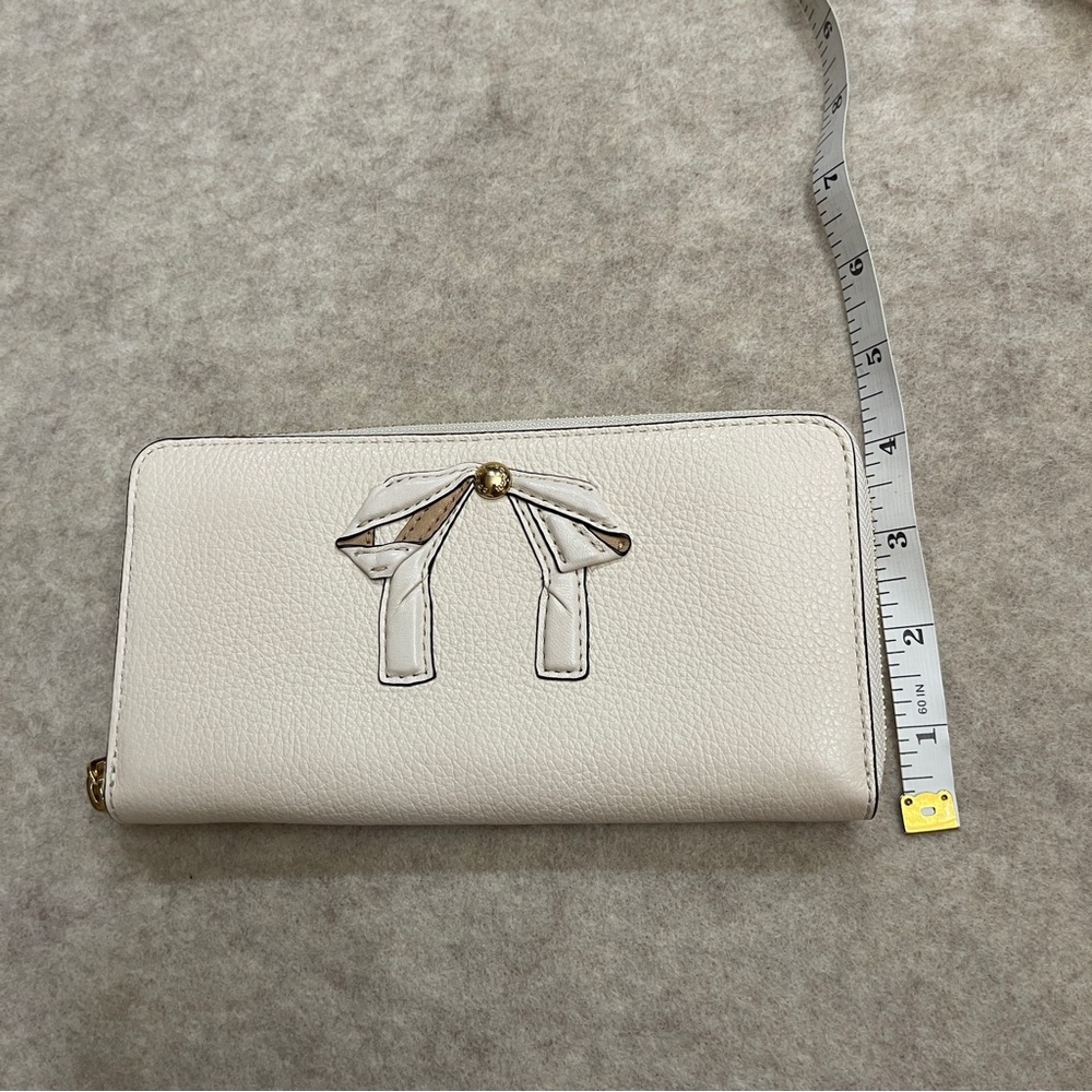 Coach Pebbled Leather Off White 3D Bow Zip Around Long Wallet Gold Hardware - Picture 11 of 11